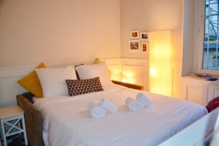 Room 10 of 12