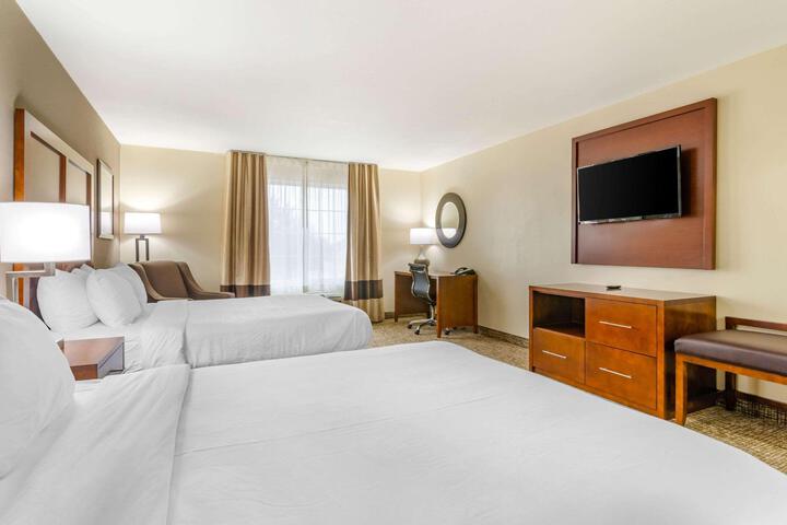 2 Queen Beds Accessible (9 of 12)