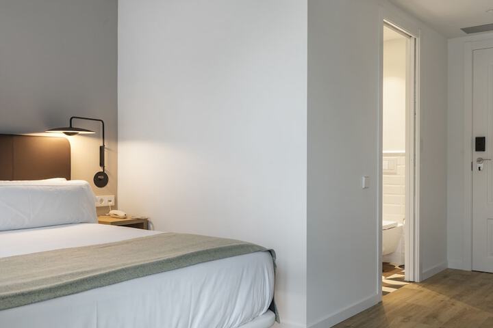 Room 20 of 108