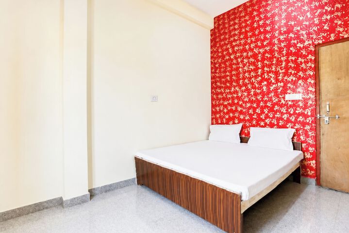 Room 4 of 9