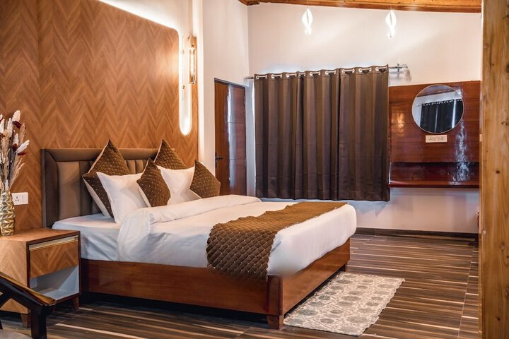 Room 12 of 32