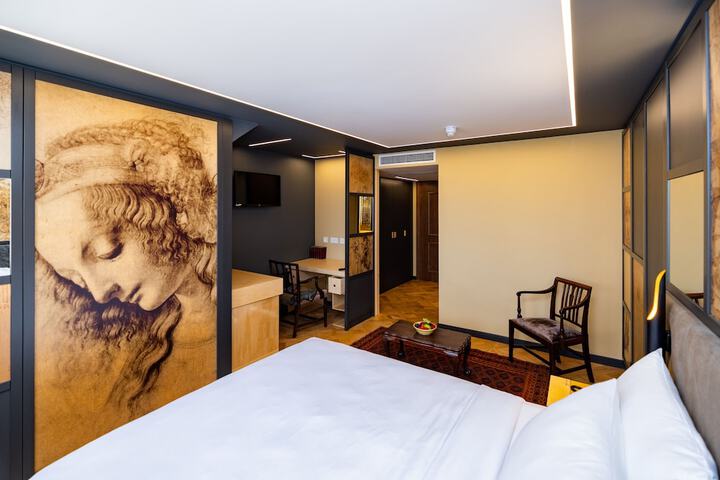 Room 44 of 171