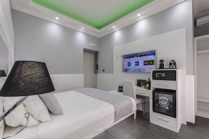 Room 26 of 142
