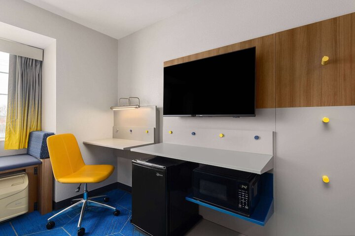 Room 15 of 50