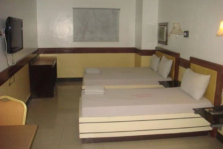 Room 3 of 10