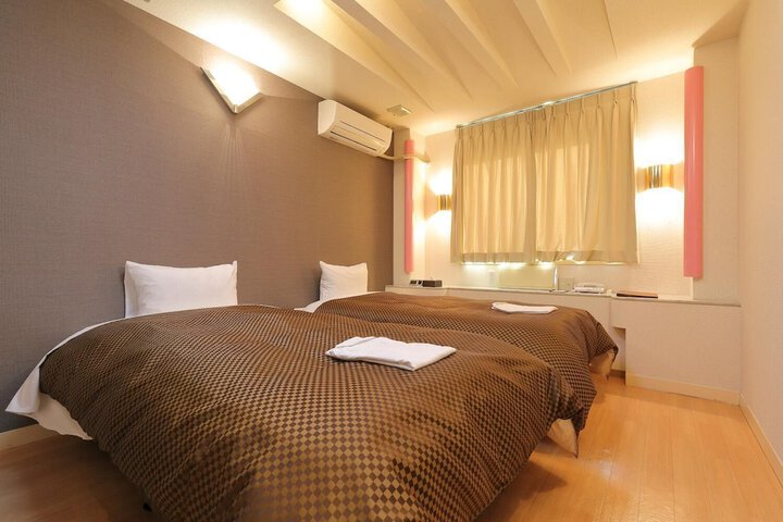 Room 15 of 40