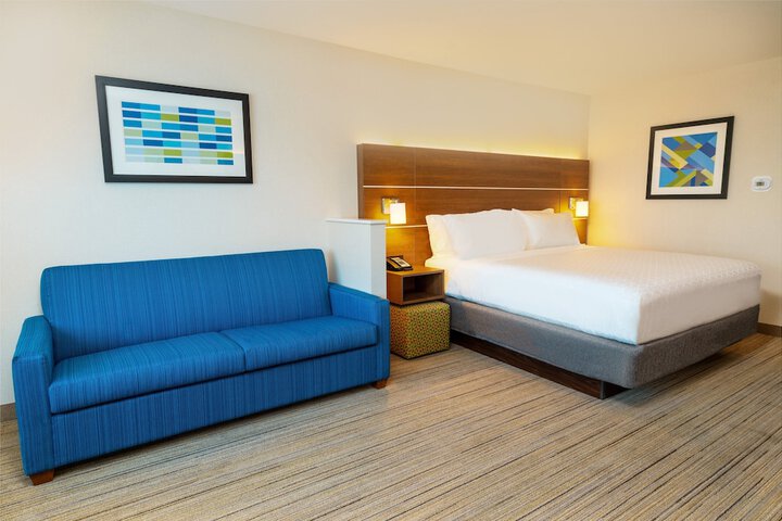 Room 13 of 38