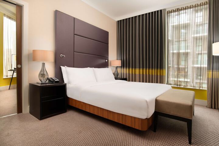 Room 6 of 103