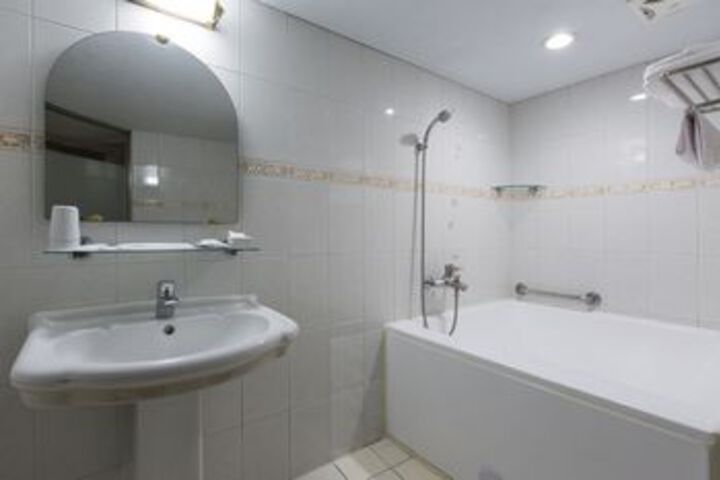 Room 3 of 19