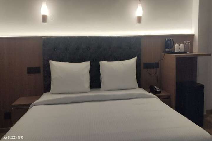 Room 10 of 37