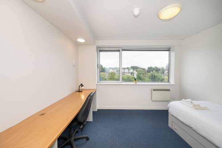 Room 6 of 37