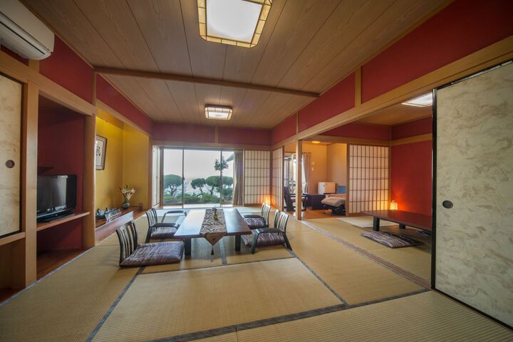 Room 7 of 77