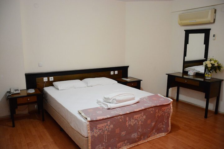 Room 8 of 27
