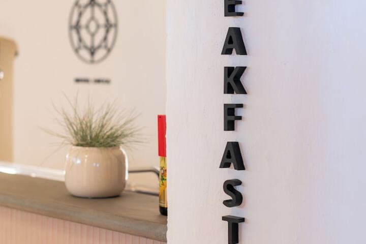 Breakfast/Coffee Service 109 of 148