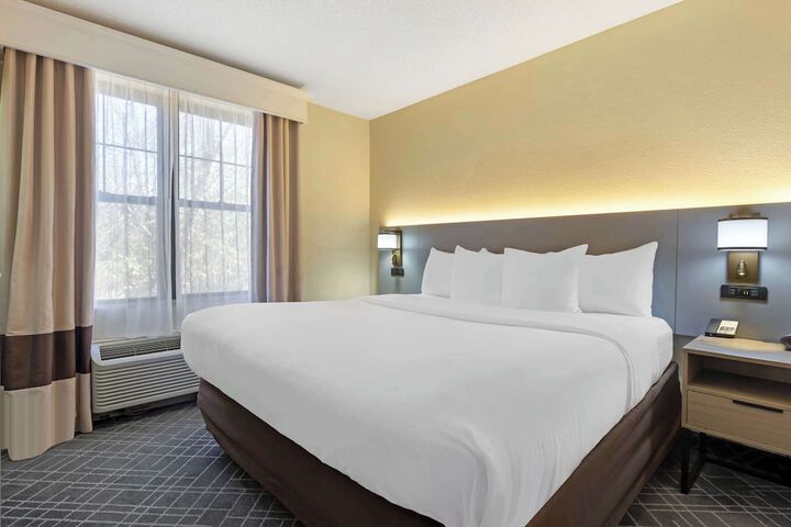 Suite 2 Queen Beds (10 of 15)