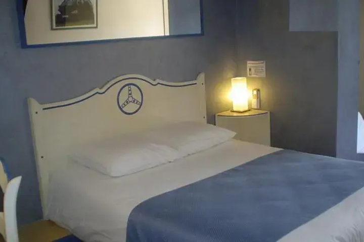 Room 7 of 20