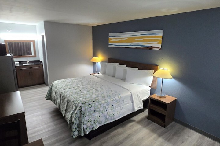 Room 7 of 24