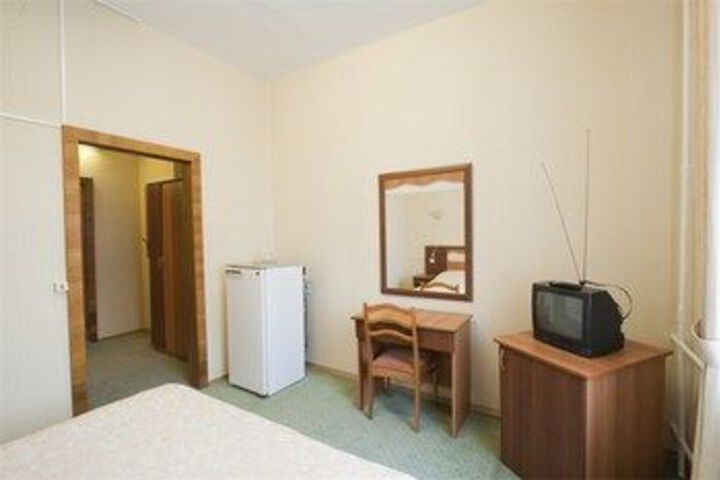 Room 11 of 37