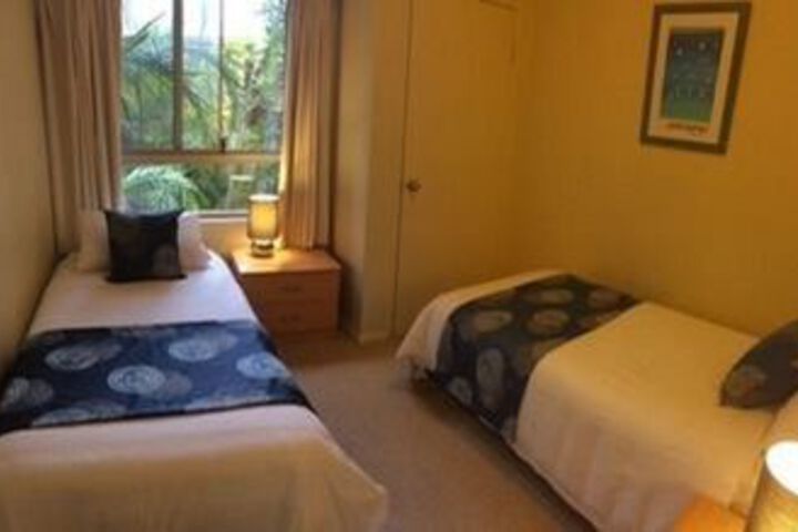 Room 10 of 32
