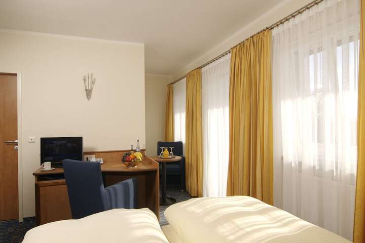 Room 9 of 43