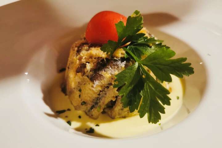 Dining 60 of 95