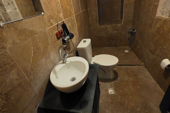 Room 425 of 578