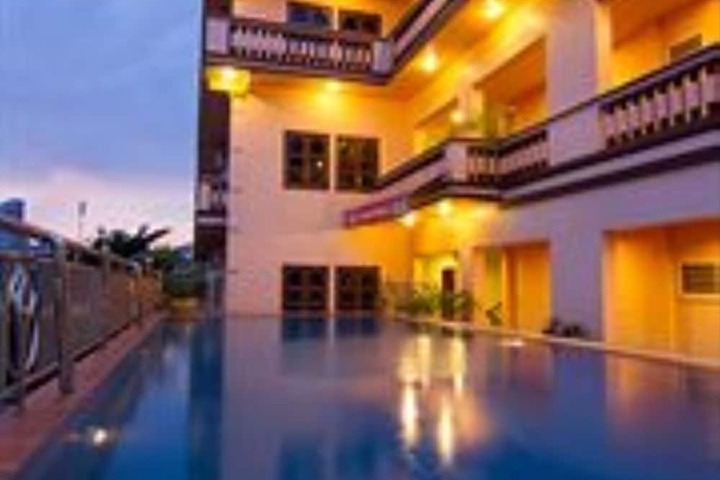 Hotel Pool