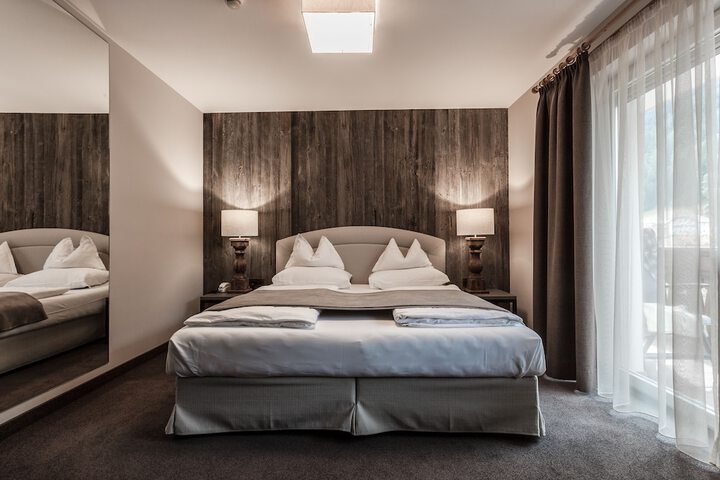 Room 13 of 66