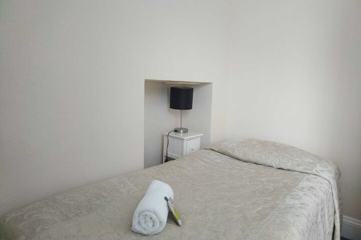 Room 46 of 283