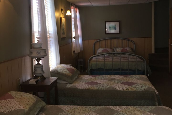 Room 4 of 35
