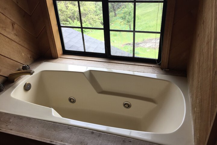 Jetted tub