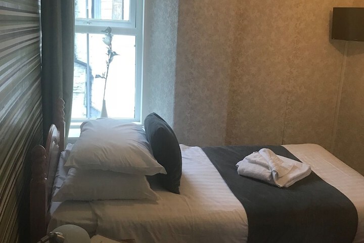 Room 9 of 21