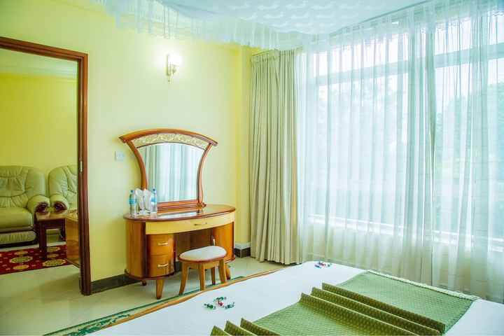 Room 9 of 20