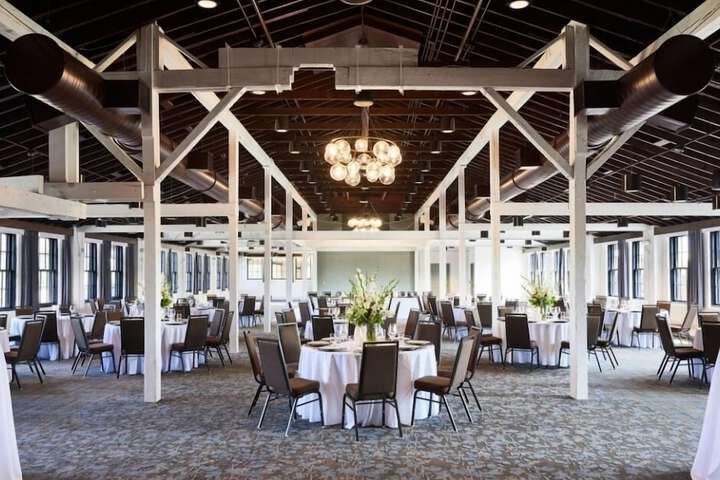 Business Center 32 of 34