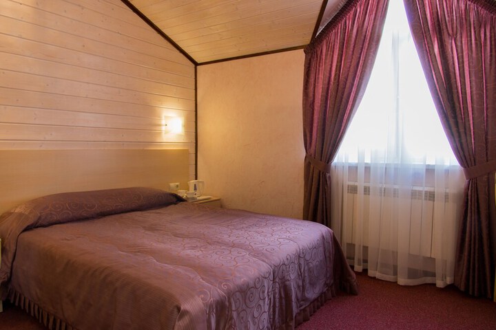 Room 4 of 32