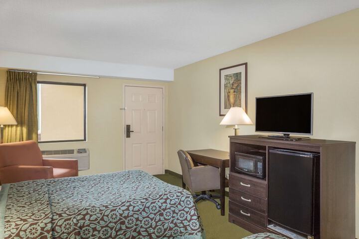 2 Double Beds (1 of 7)