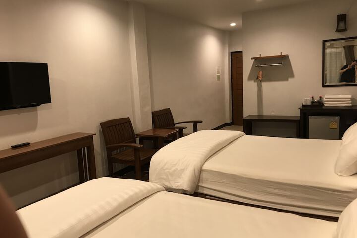 Room 7 of 33