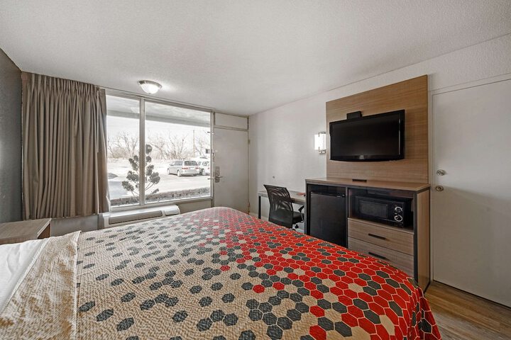 1 King Bed (1 of 10)