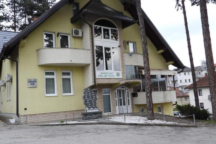 Restoran & Motel and apartmants Lovacka prica