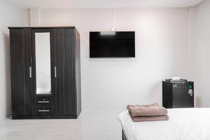 Room 13 of 31