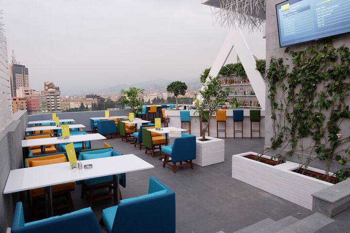Lounge 58 of 76