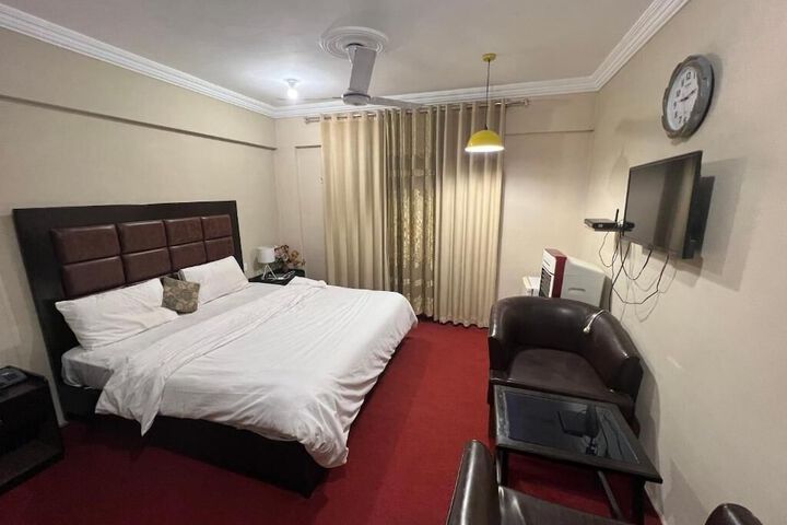 Room 12 of 25