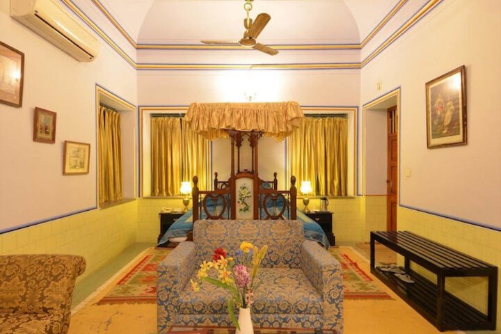 Room 16 of 40