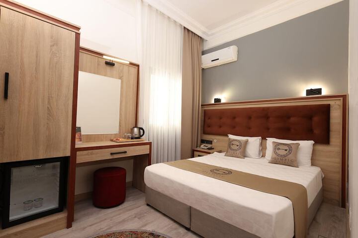 Room 46 of 76