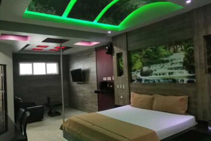 Room 12 of 78