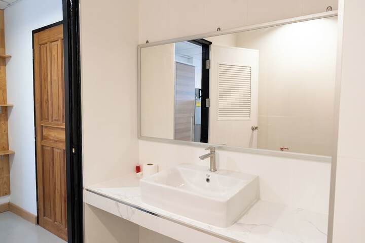 Room 16 of 19