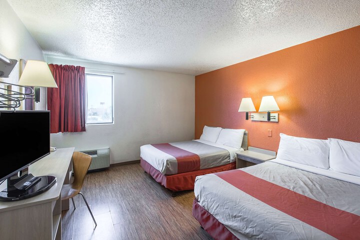 1 Queen Bed (7 of 19)