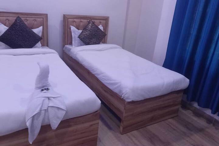 Room 8 of 30