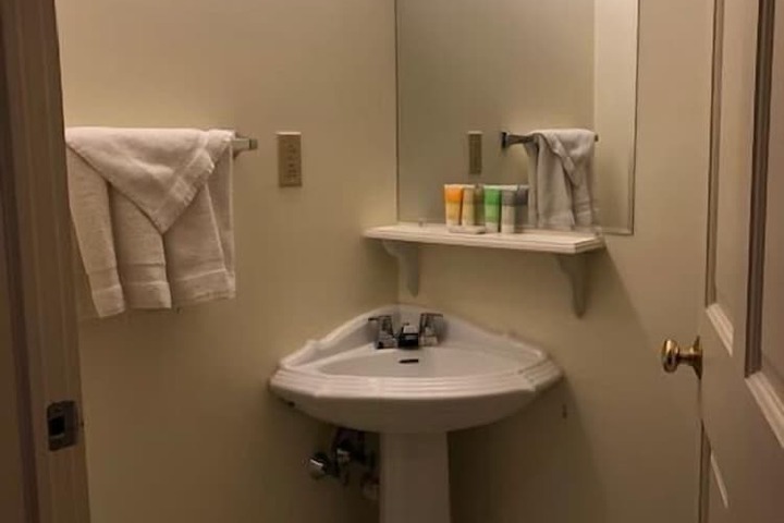 Room 43 of 77