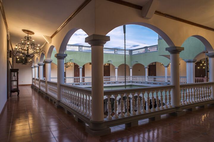 Ballroom/Hall 68 of 82